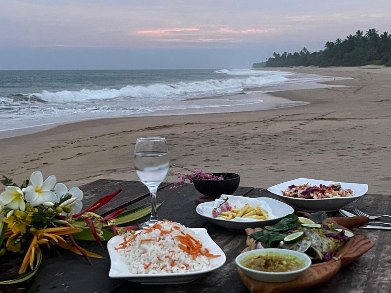 Waves Ranna Cabana And Seafood ภายนอก รูปภาพ